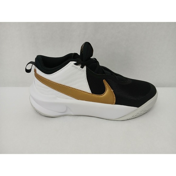 Nike‎ Kids Team Hustle D 10 Basketball Shoes CW6735-002 Black Gold Sz 5.5 - Picture 2 of 11